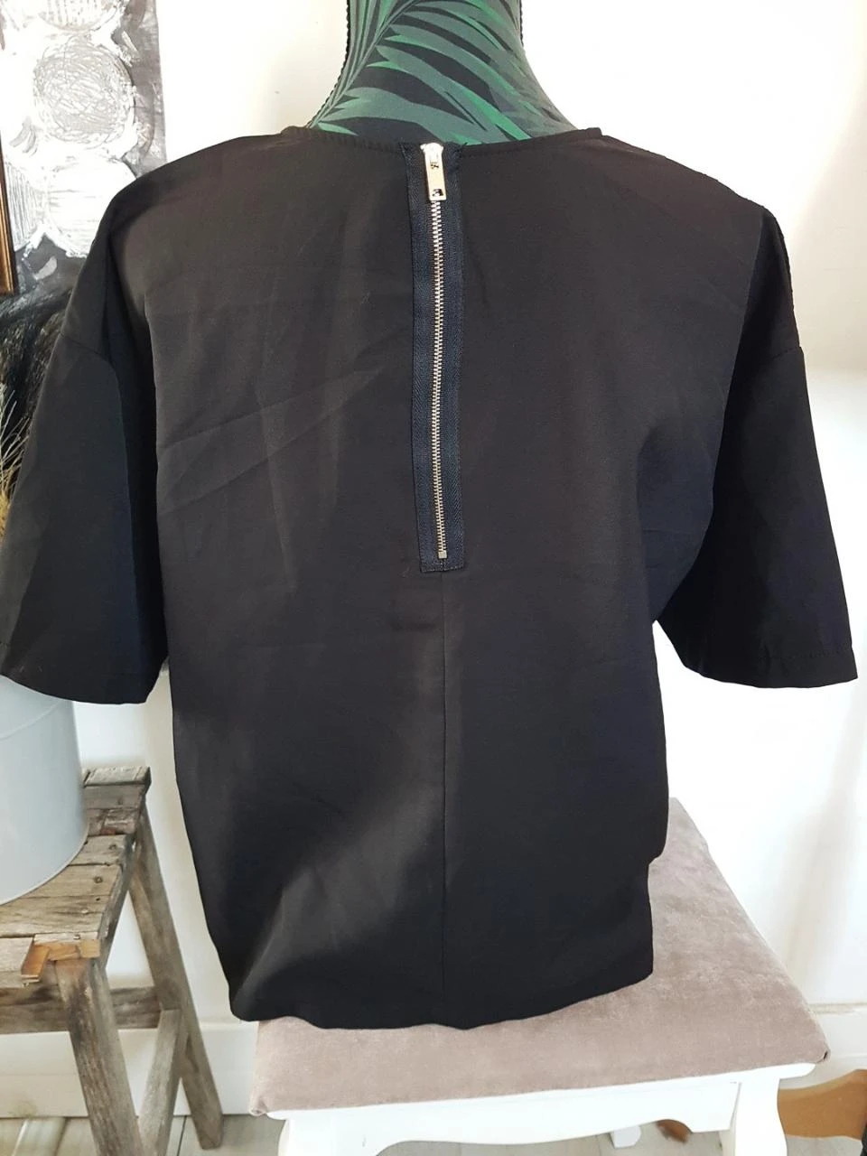 🖤Chique zwarte top met satijnen geometrische patronen, maat 42 - Prachtige rug met rits – photo 3